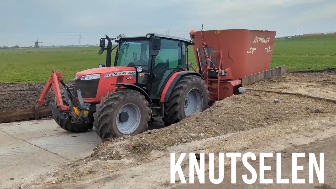 Knutselen aan de voermengwagen
