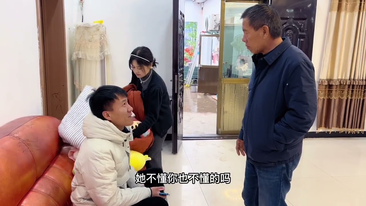 兵嫂担心下冰雹砸车玻璃，要给车盖被子，爸爸在一旁气的脸都绿了