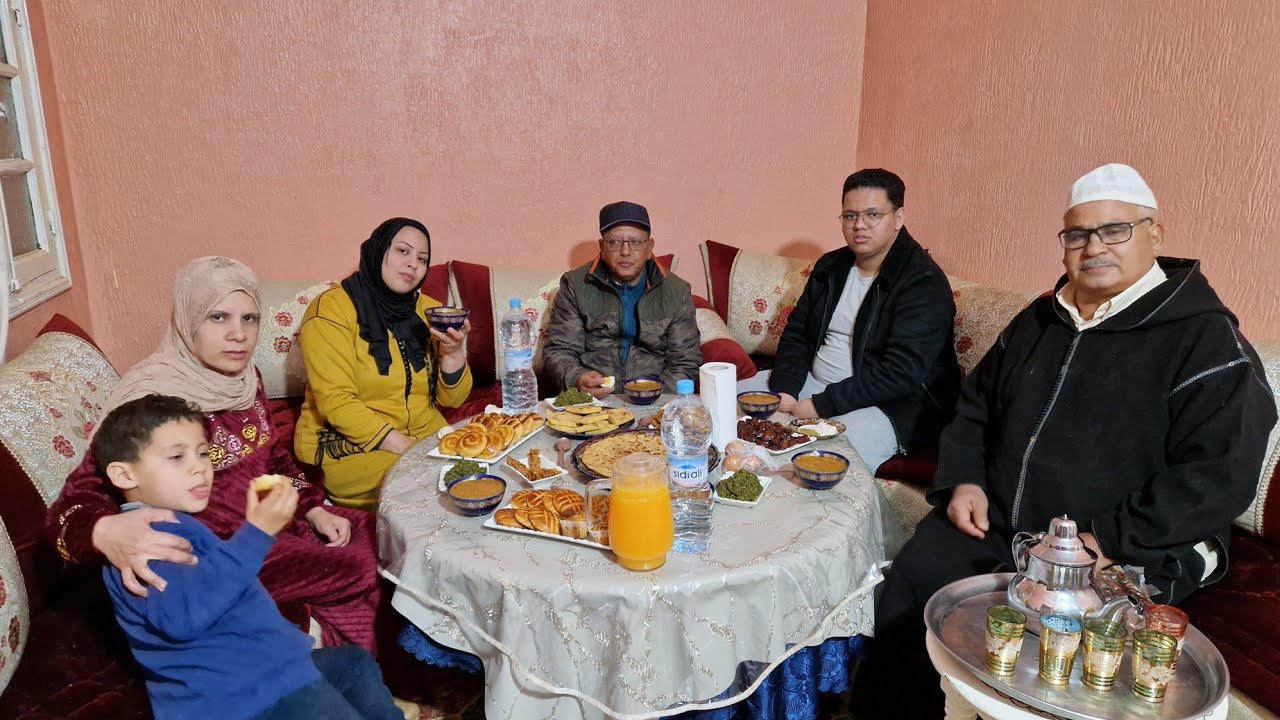 العائلة تجمعات و با قدور و لالة حادة رجعو منورين من الإمرات