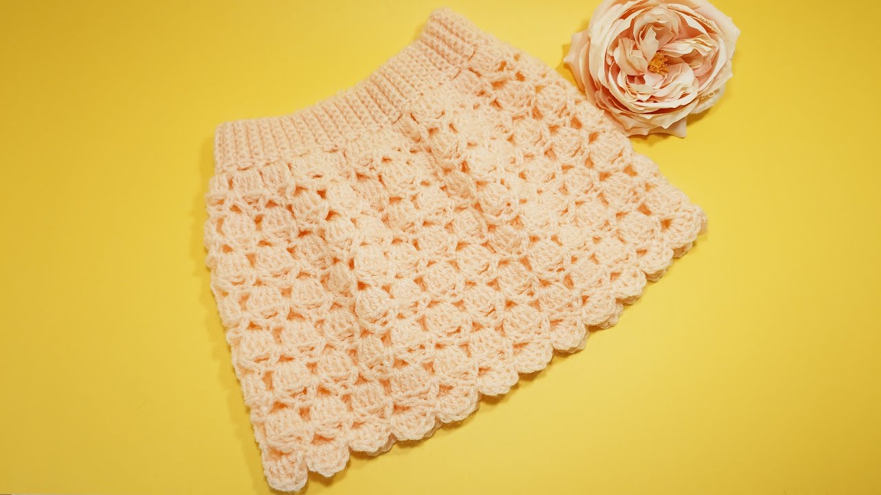 钩织一条镂空小裙给你家的小公主吧！Crochet a lacy little dress for your little princess!
