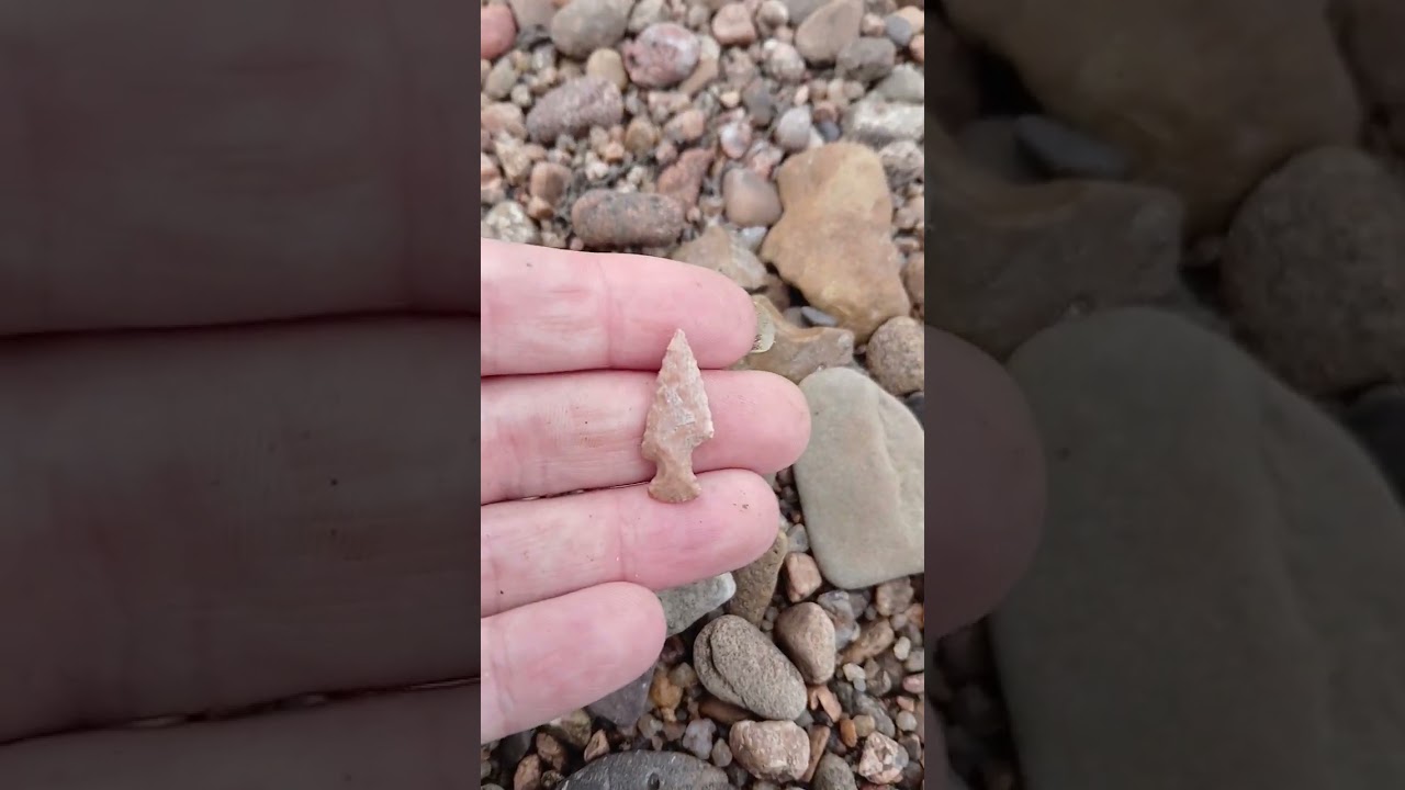 Cool tiny asymmetrical #birdpoint #arrowhead plus 2 broken #artifacts 3/5 #arkansasriver 
