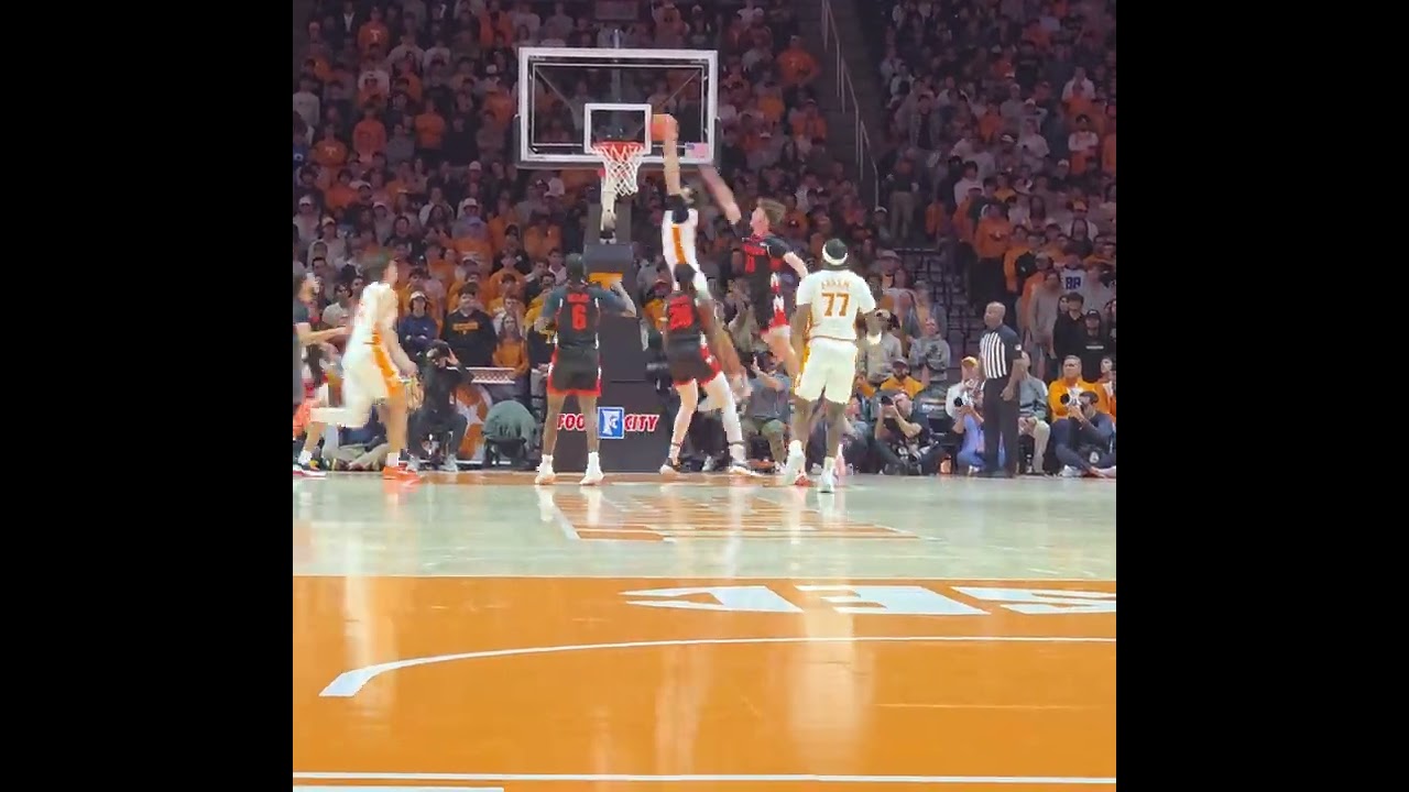 Cade Phillips dunks on Mercer Bears! Tennessee Volunteers Basketball #GoVols #RockyTop #GBO 