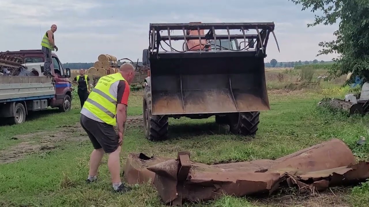 Cała Ekipa Lucyfera Robi porządki w gospodarstwie