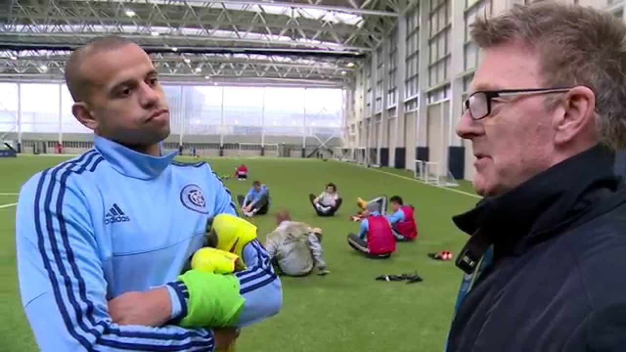 Jason Hernandez chats with Manchester City legend Chappy