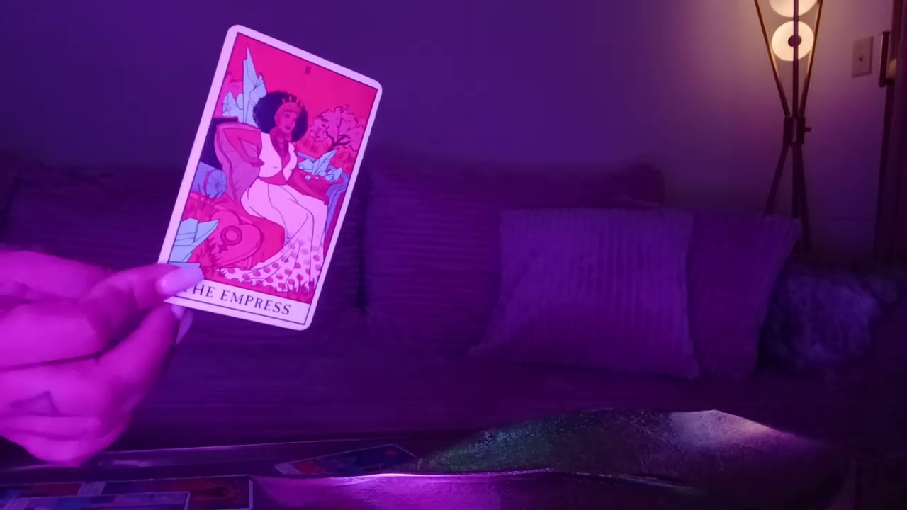 Ты его поддерживала, но он предал тебя, чтобы угодить окружающим.