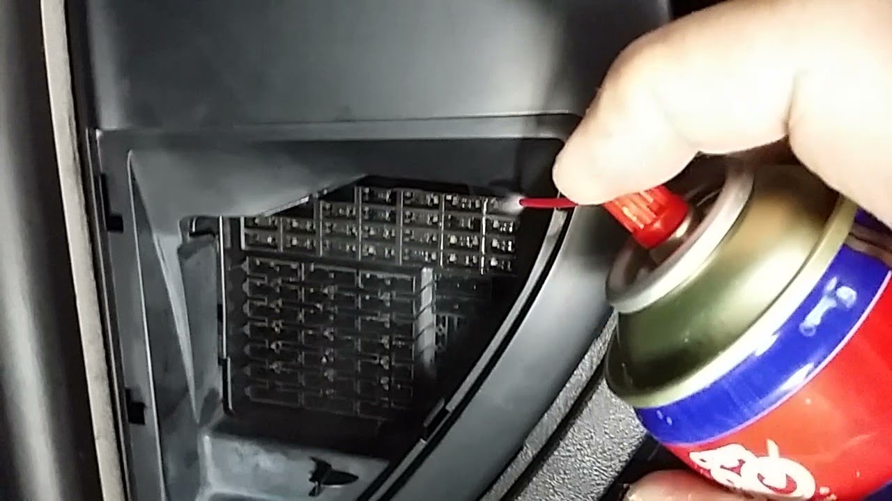 Manutenção preventiva na central de fusíveis do Golf