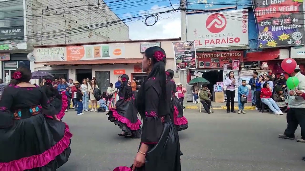 Desfile de culturas: Tambo 