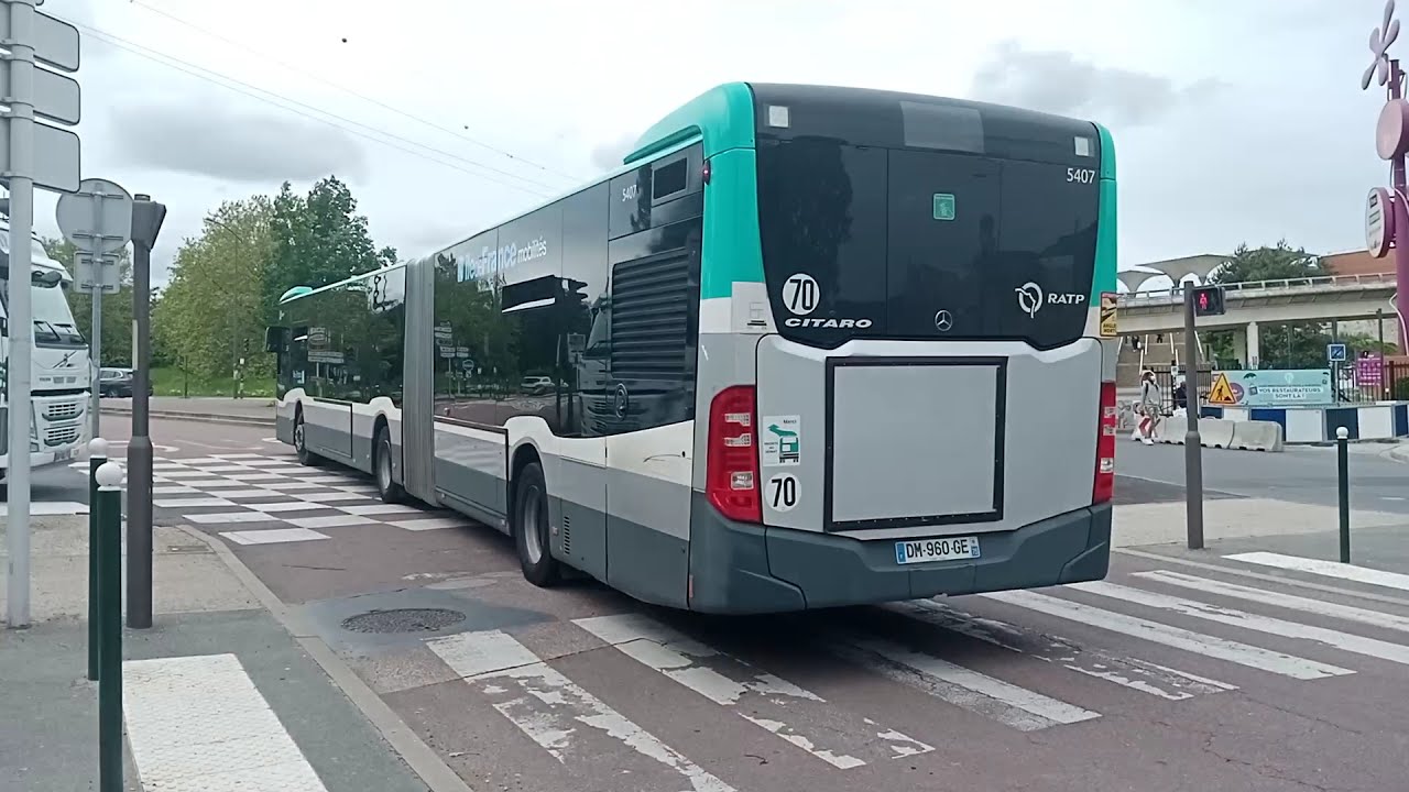 Spot des bus Tvm + 393 à Thiais - Carrefour de la Résistance