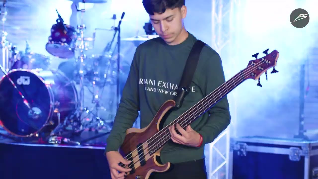 Grupo Exotico - El Hombre Del Equipo (En Vivo)