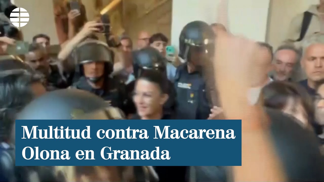 Una multitud protesta por la conferencia de Macarena Olona en la Universidad de Derecho de Granada