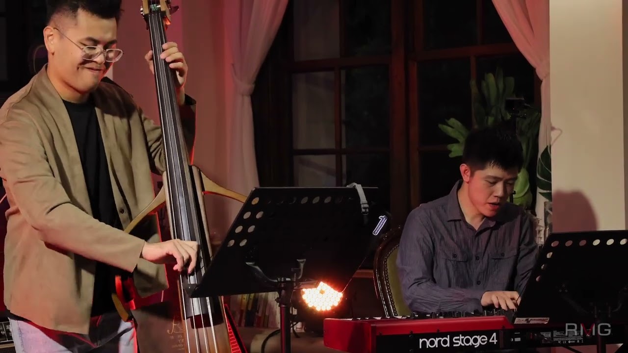 Triste - Singing Huang's trio