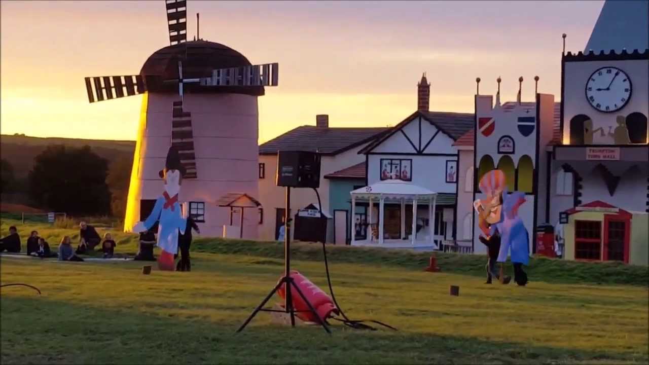 Torrington Cavaliers Bonfire 2015 - Trumpton