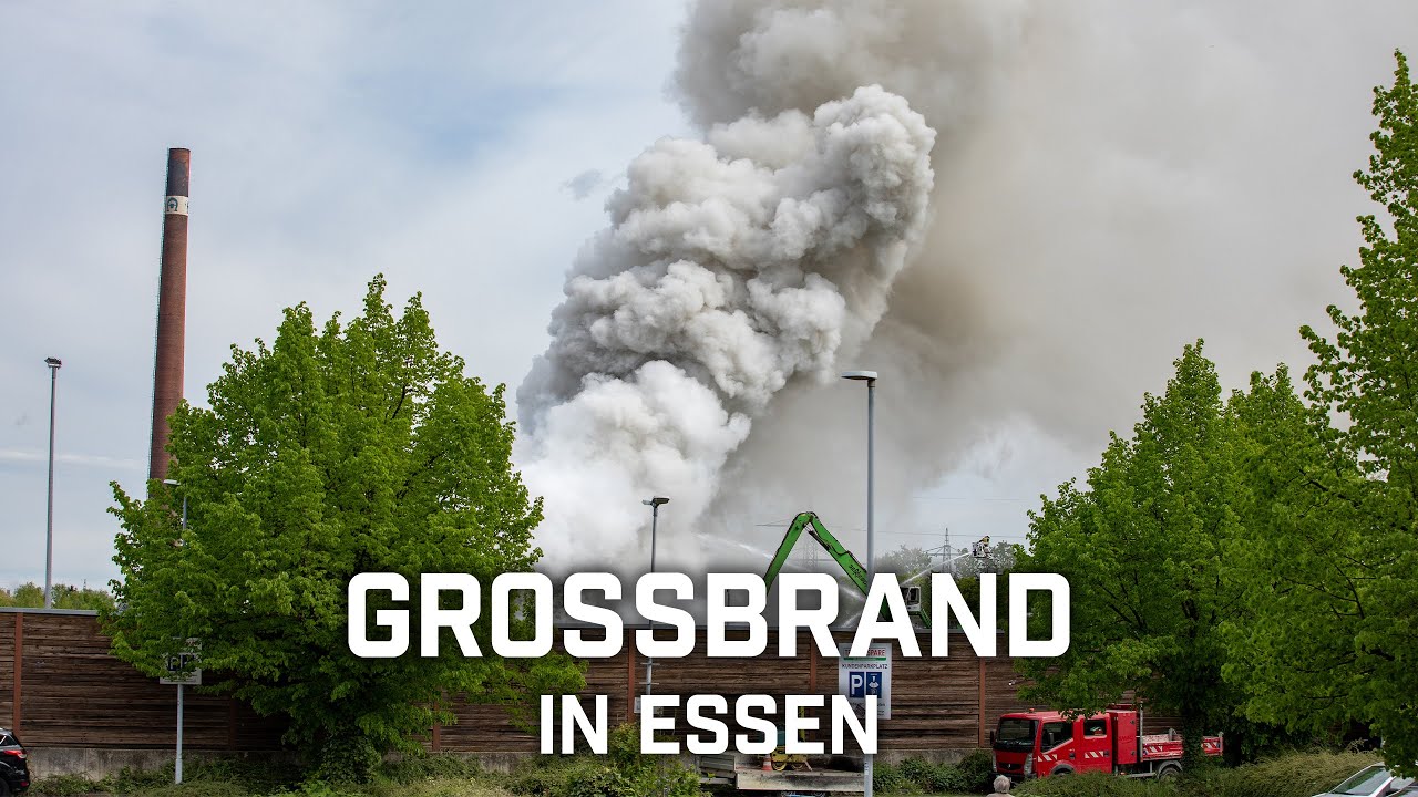Großbrand in Essen | Schrotthaufen in Flammen | 21.04.2025, Essen
