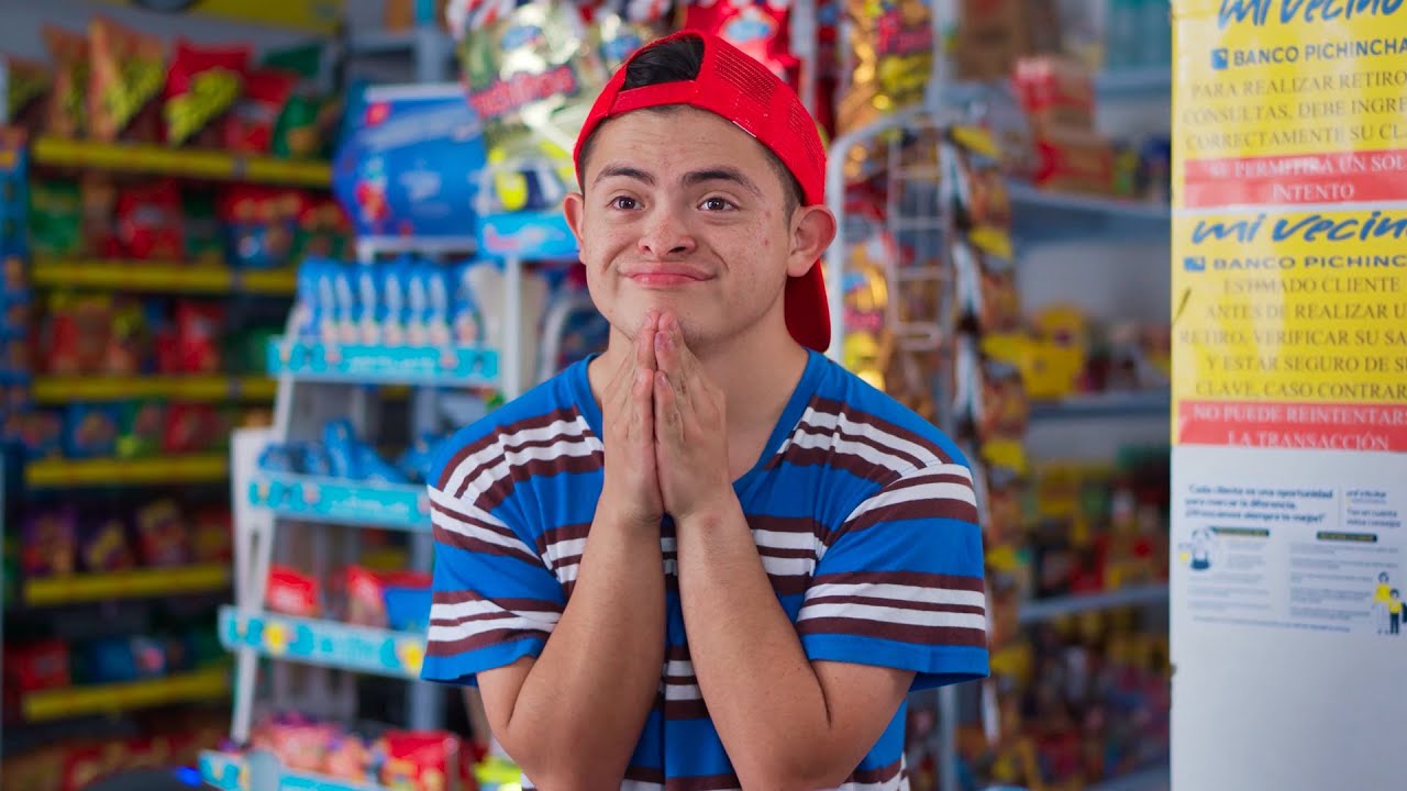 Niño noble vendió sus juguetes a cambio de comida para su mamá enferma