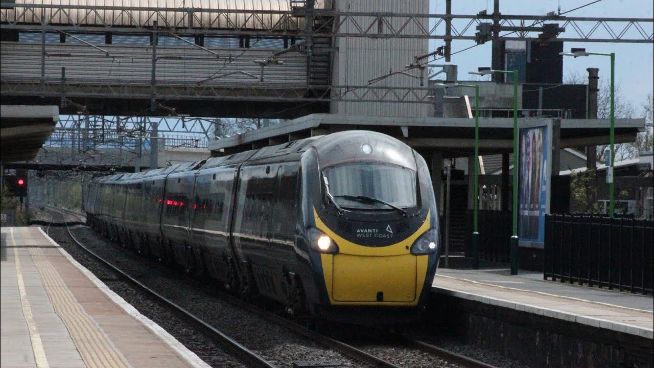 Avanti West Coast Class 390 Pendolino &ldquo;390114&rdquo; Passing Bletchley with two tones