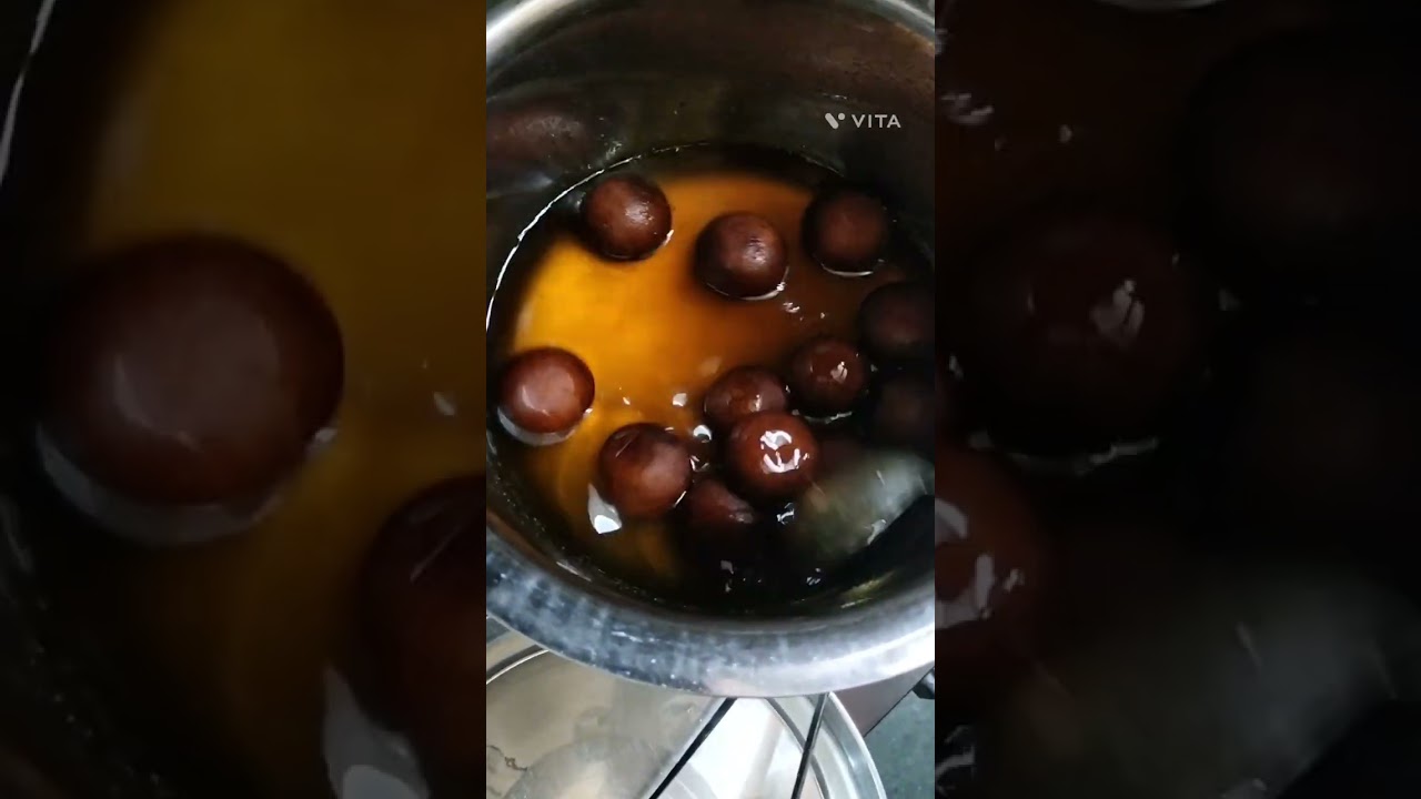 आज घर में बनाई देसी मिठास 😍गरमा-गरम गुलाब जामुन और कुरकुरी मठिया 😋