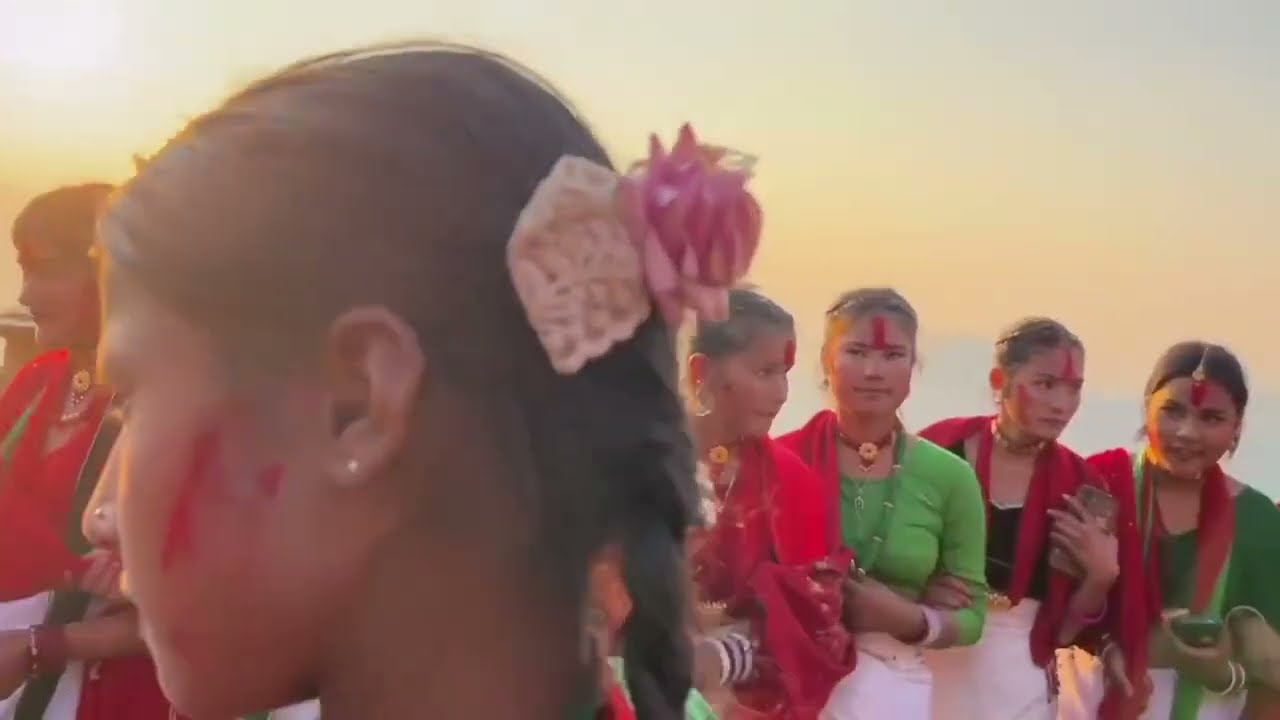 सुदूरपश्चिमा प्रचलित आफ्नै भेषभूषामा देउडा गीत 