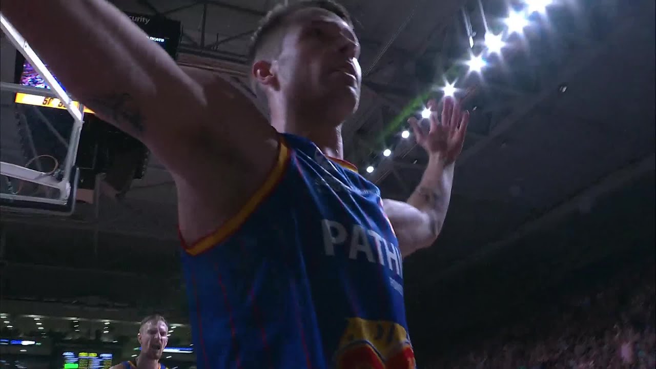 Nathan Sobey, Angus Brandt and 4 others Top Dunks of the Day, 02/04/2018