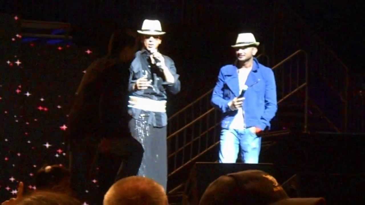 SRK, Yo Yo Honey & guy from audience Lungi dance Part1