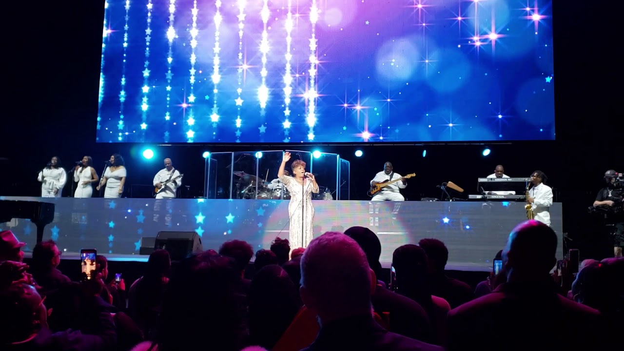 Anita Baker performs 