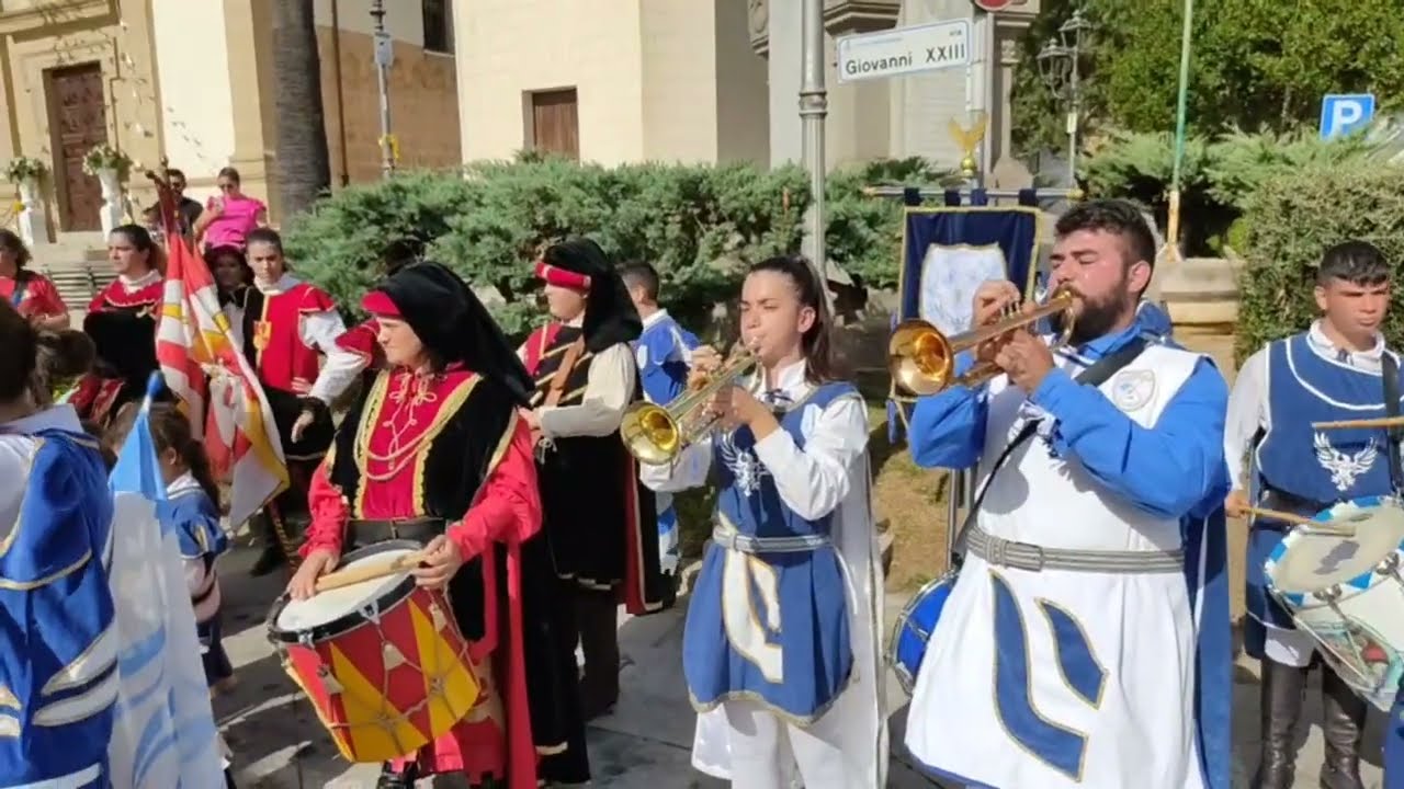 Sbandieratori di Iglesias (quartiere Castello) (quartiere Fontana) alla Sagra de su Pani e Sa Tomata