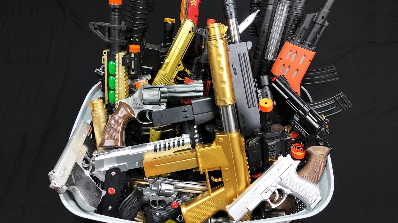Toy Gold Weapons ! Box of Toy Guns Collection ! Bead Throwing Rifles ! What's is in the Gun Box ?