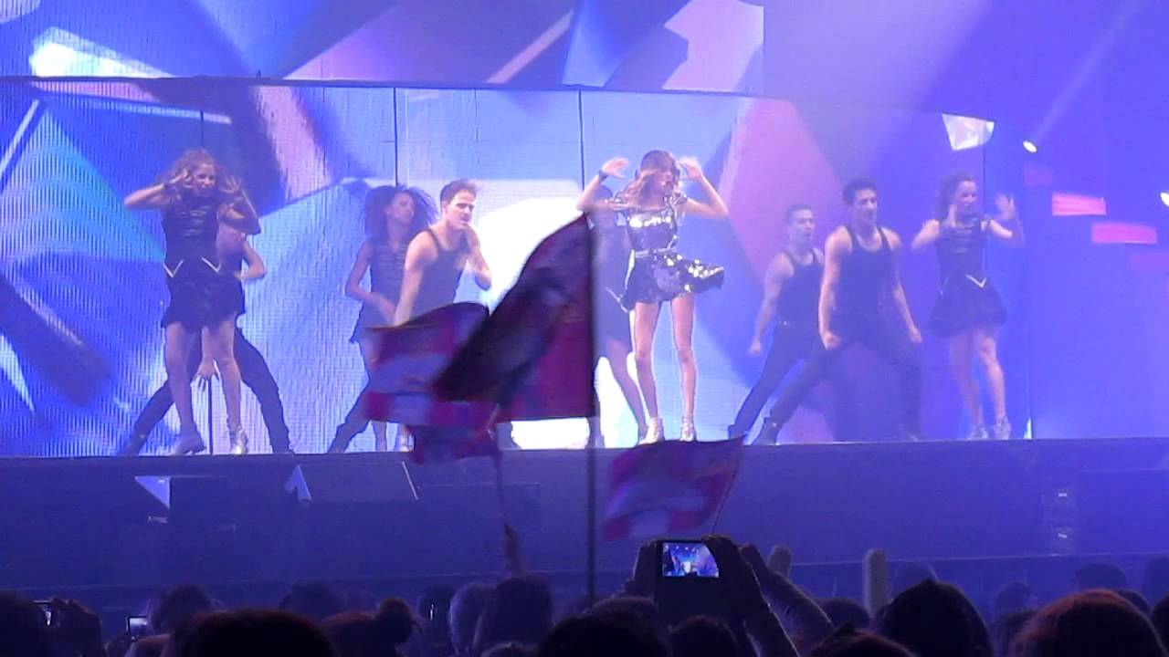 Como Quieres Que Te Quiera - Violetta Live Sevilla 17.1.2015