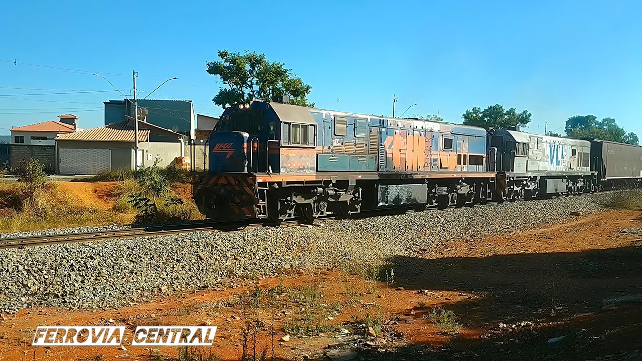 TREM GRANELEIRO CARREGADO COM LOCOMOTIVAS EM FORMAÇÃO ELEFANTE CORRENDO EM RAMPA #ferrovias
