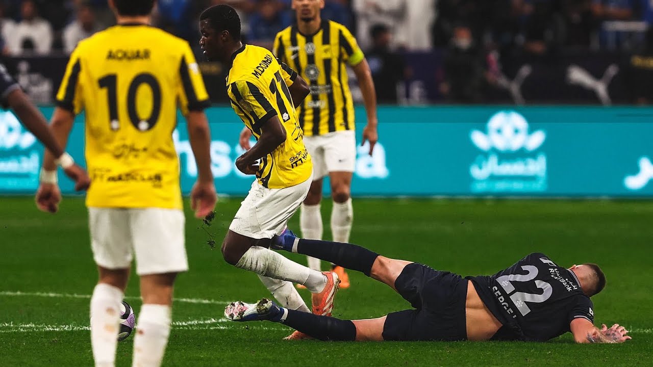لاعب الاتحاد محمدو دومبيا وكل ما قدمه ضد الهلال