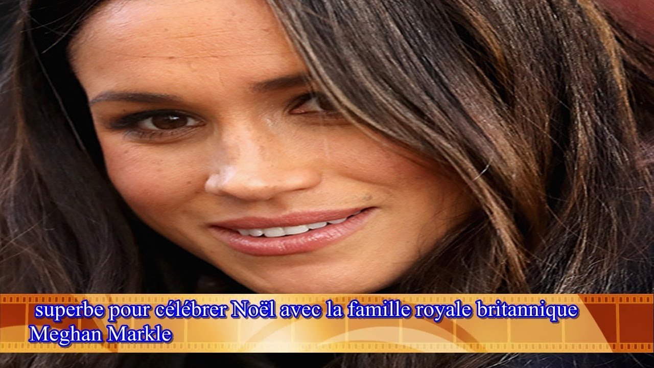 Emily Ratajkowski  affiche ses fesses parfaites en maillot de bain