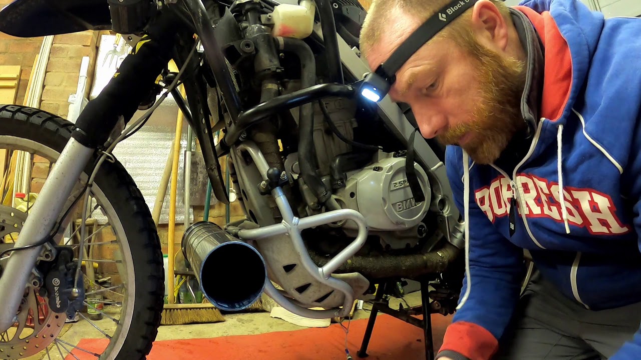 BMW F650GS Dakar Felxible Oil Return Pipe Install - How To.
