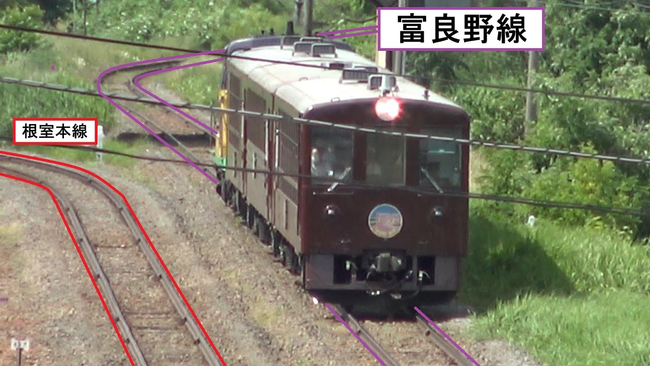 根室本線との合流地点を通過して推進運転で富良野駅に到着してくる「富良野・美瑛ノロッコ号」
