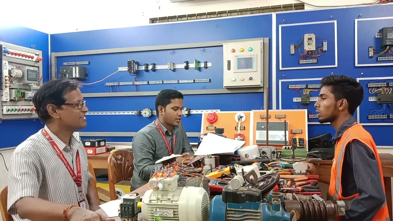ইলেকট্রিক্যাল ইন্ডাস্ট্রিয়াল ওয়্যারিং কোর্স শেষে ভাইবা পরীক্ষা।
