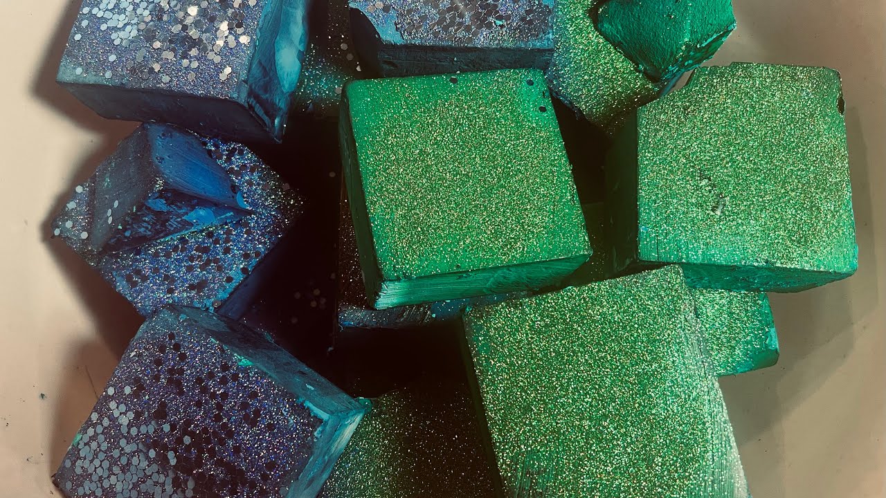  Blue and green dyed chalk 💙💚💙💚 #crunchycrumbles #asmrsounds #relax #chalk #chalkasmr 