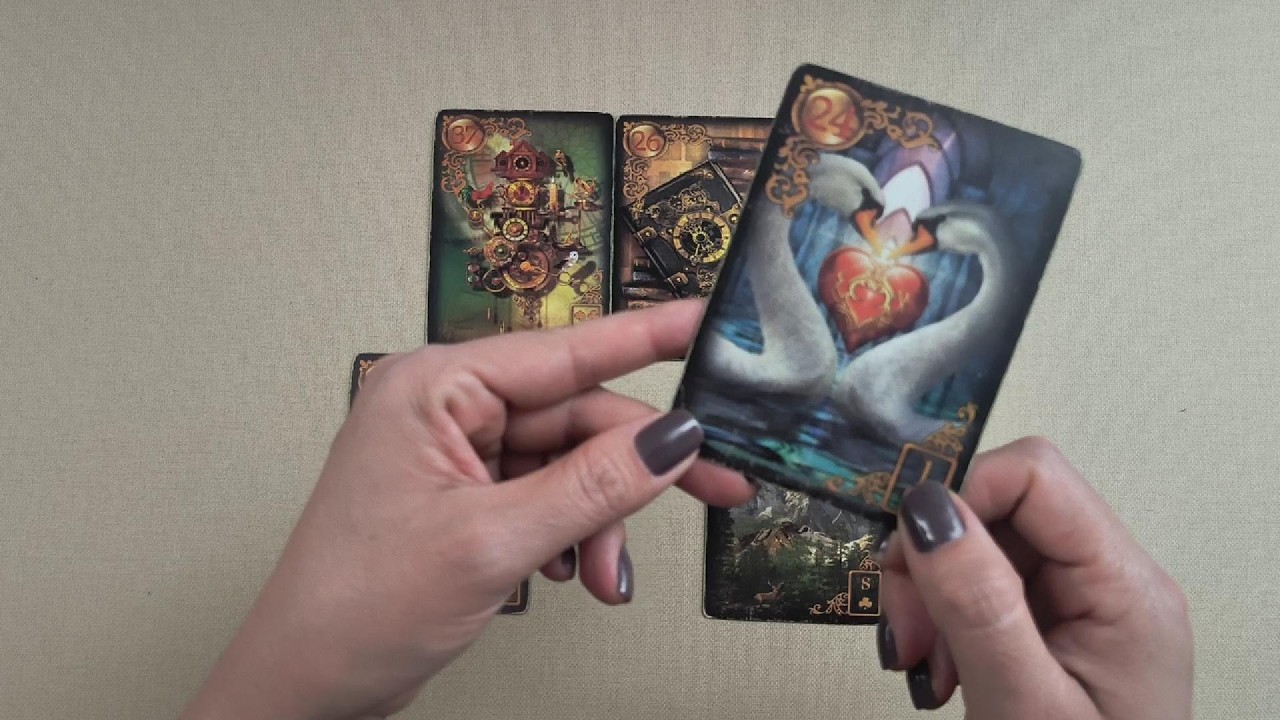 O que Ele(a) SENTE AO TE VER POR FOTO OU PESSOALMENTE?  | Revela Lenormand 💚💃🕺💛