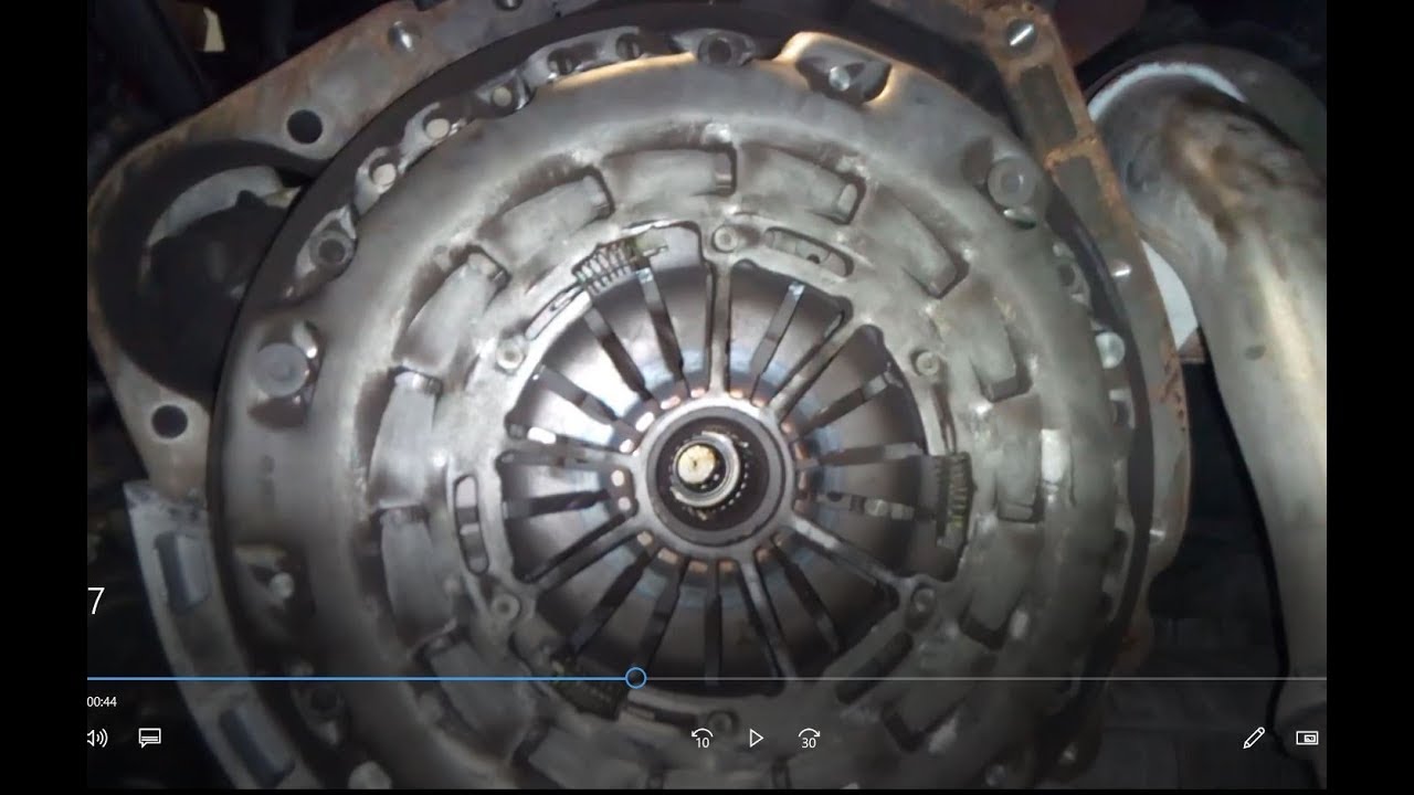1/2 Remplacement embrayage mercedes E220 cdi démontage