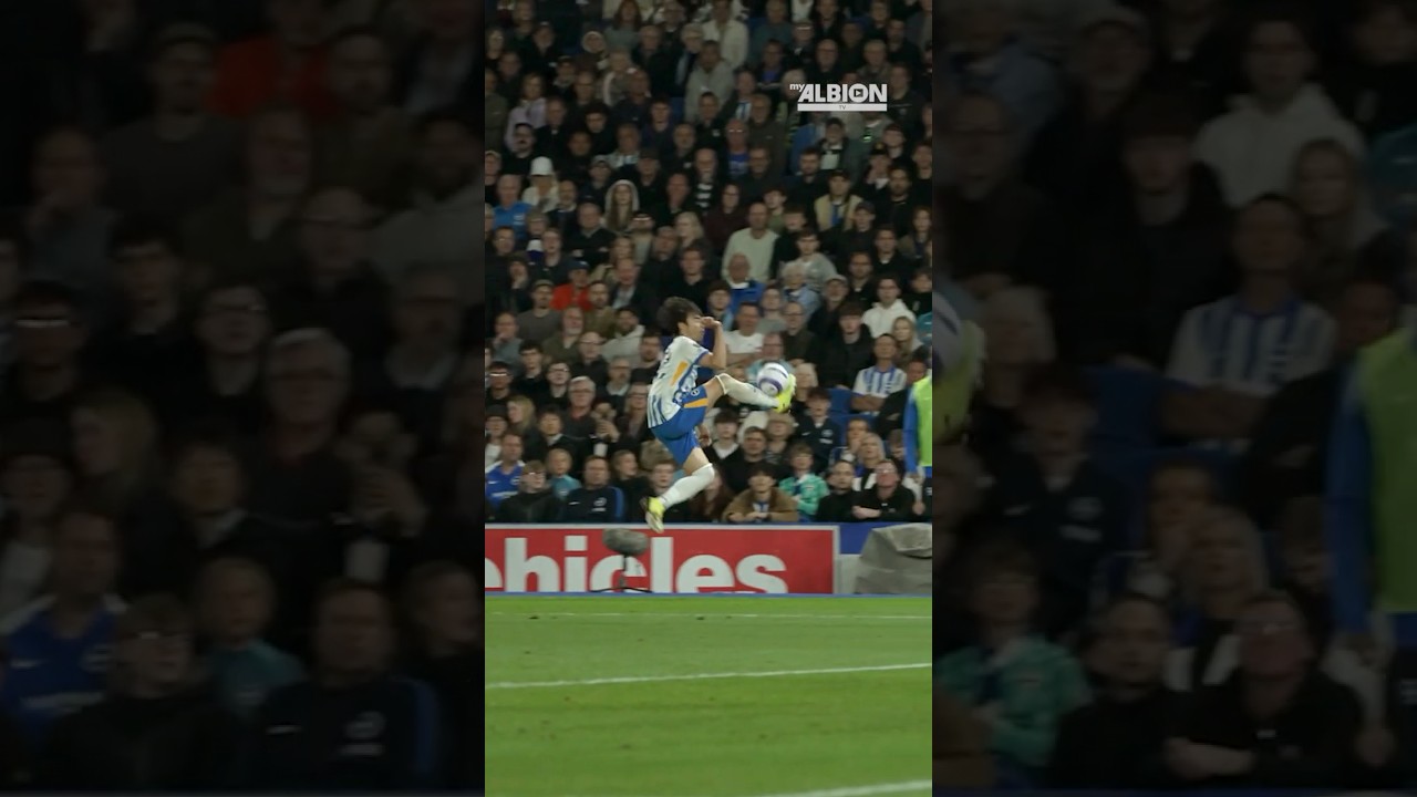 Mitoma's GOLDEN Touch! 😮&zwj;💨 #mitoma #premierleague