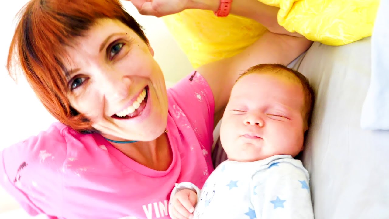 Ruoan kokkaamista Baby Born -nukkea varten. Vauvanuken ruokkiminen.