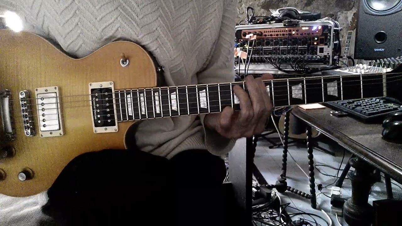 SEPARATE WAYS intro - GARY MOORE cover - Town and Country 92(Blues Alive) arrangement - Naked geetar