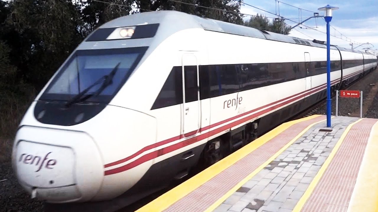 Cruce de trenes Alvia 621 y 609 en Olite Erriberri - 2013