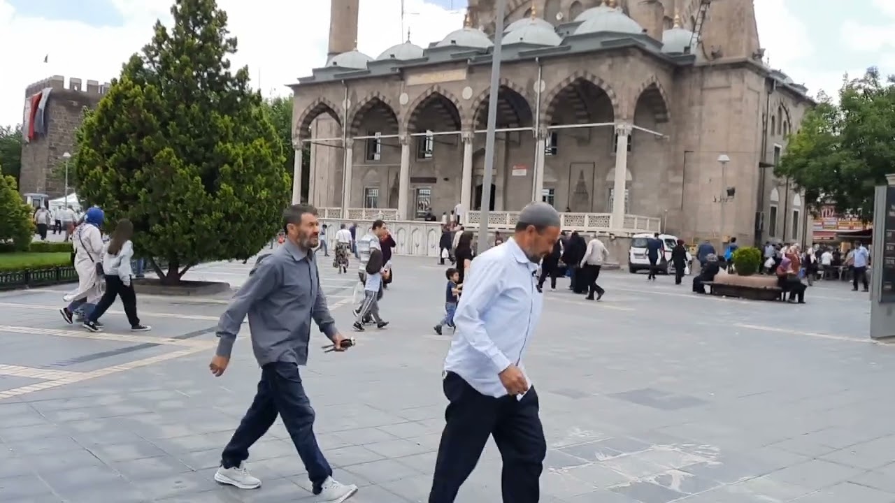 Kayseri Bürüngüz Camii 19.06.2023 Merkezi Öğle Ezanı (Hunat Camii'nden)