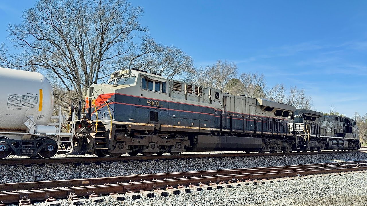 Norfolk Southern 152 northbound mixed manifest rolling through Cohutta, GA with the CoG HU 2nd