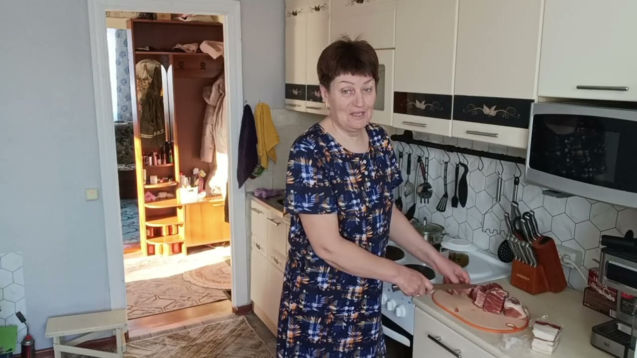 Деревенская жизнь на пенсии 🤗 Приехал трактор/Накрутила мясо/