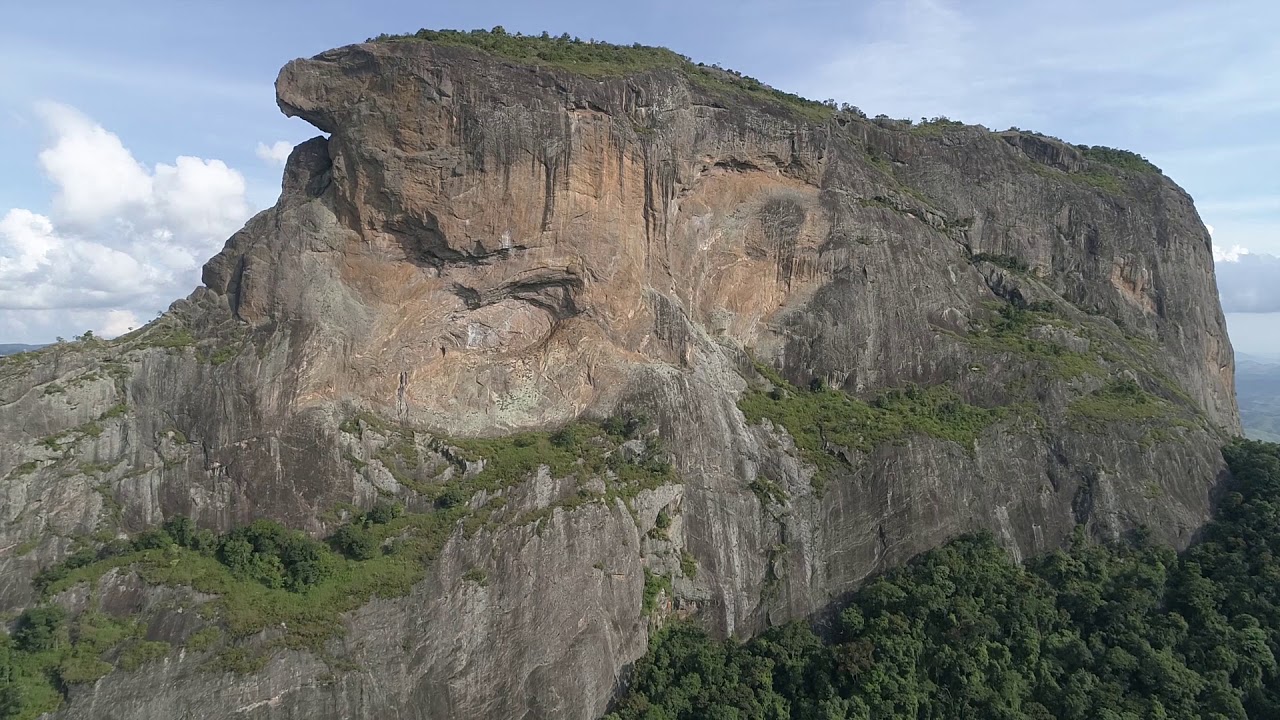 Pedra do Baú, giro de imagens com Drone em São Bento do Sapucaí