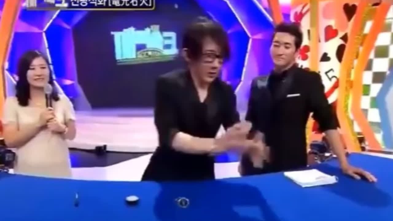 刘谦在韩国表演魔术