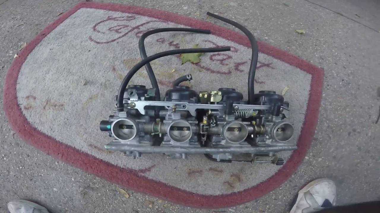 Suzuki Bandit 600 2001 part 1  how to take out the carburator and overall damage of the bike