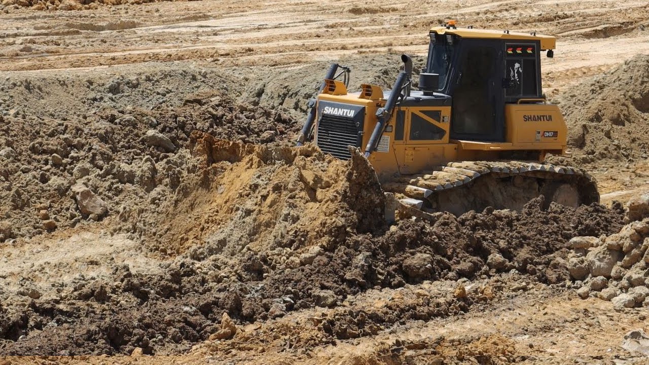 Wow!! Incredible Power Bulldozer Dirt Spreading Land Filling Up  Bulldozer SHANTUI DH17C2