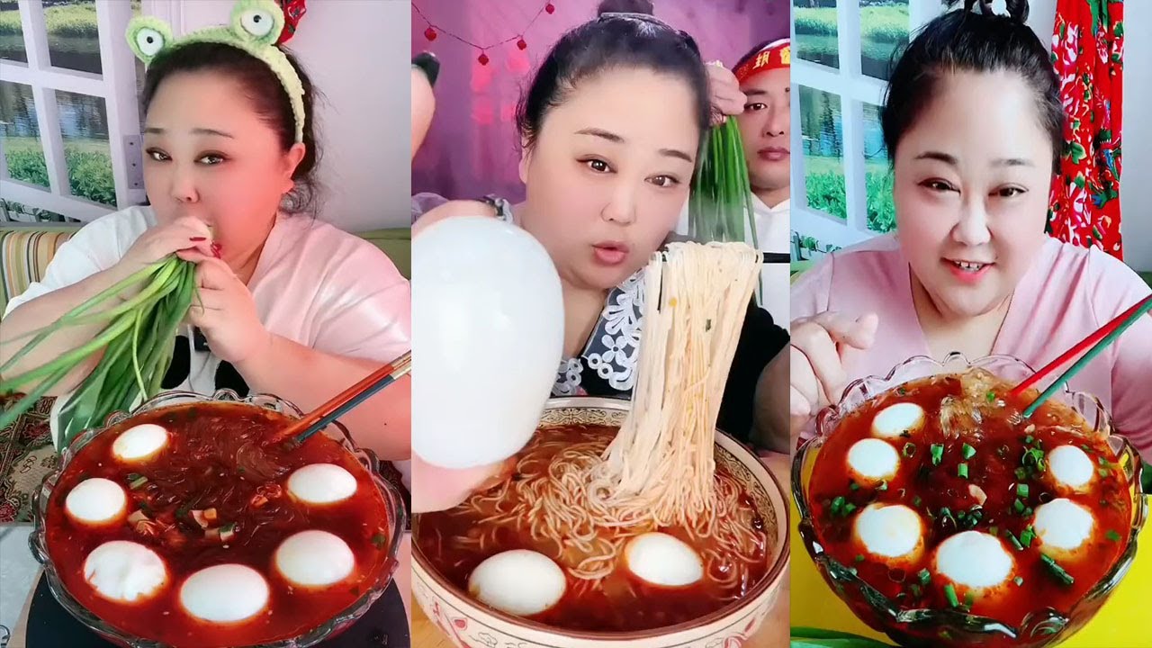ASMR Mukbang | Spicy Noodles with Soft Eggs (Eating Sounds) 매운 라면 먹방
