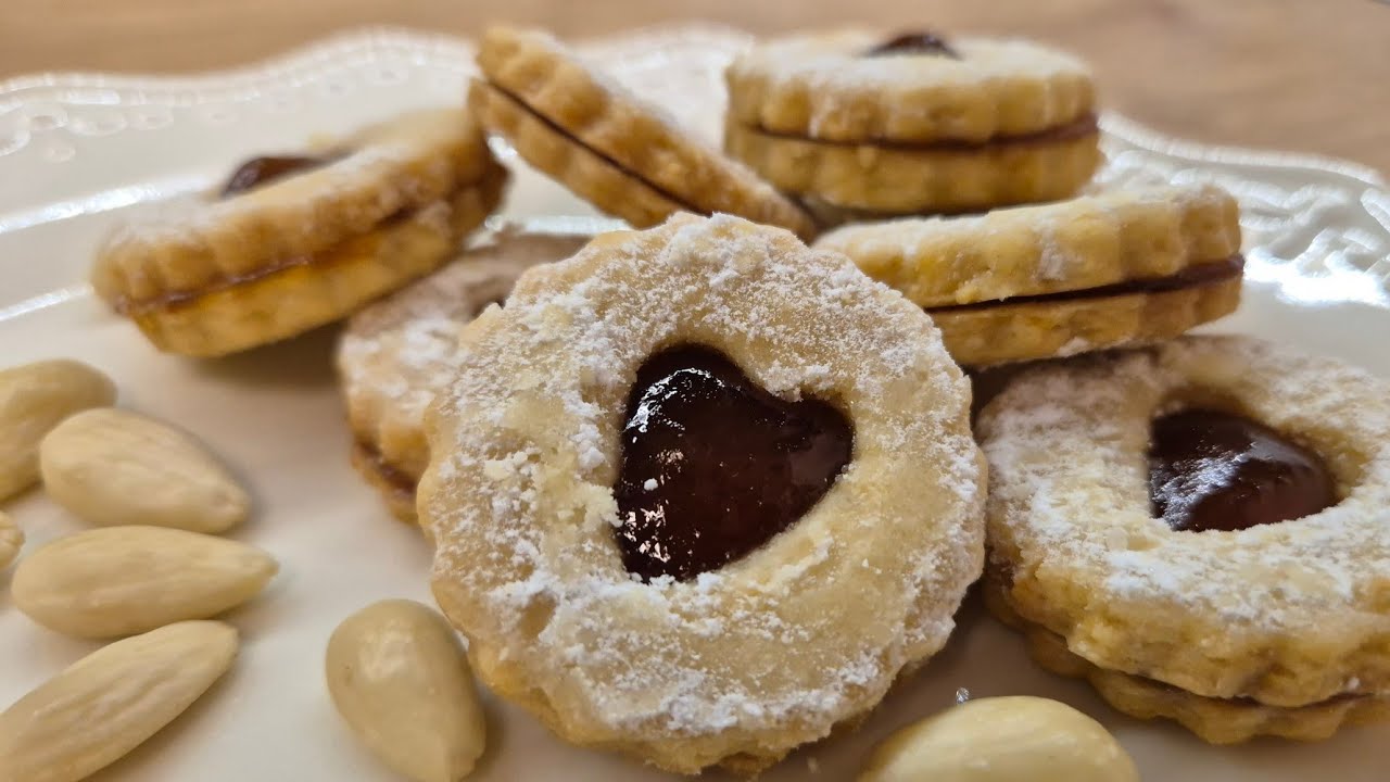 Linzer Kekse - linzer cookies (Holiday Bakes)