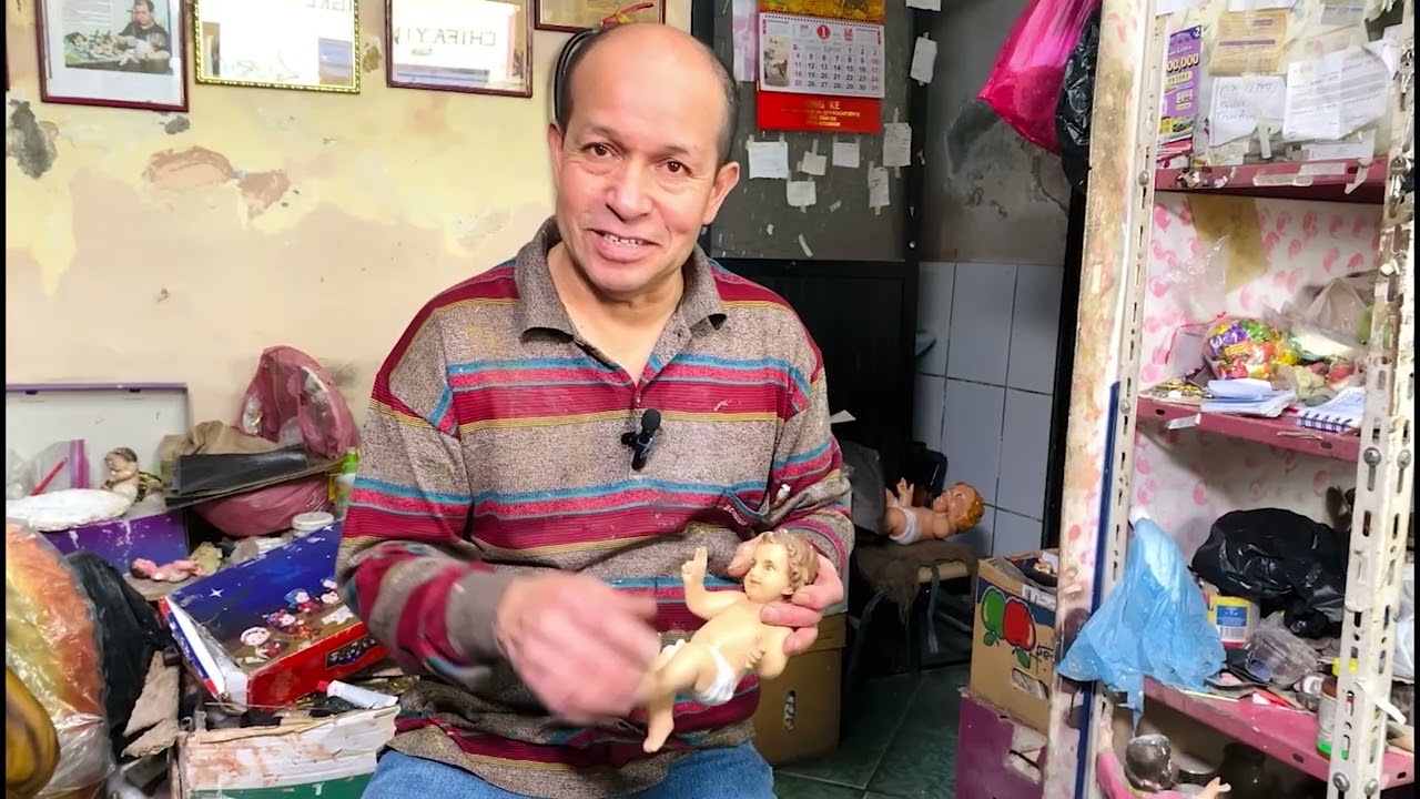 RETOQUES DE HERIDAS POR  UN CURADOR DE LAS FIGURAS RELIGIOSAS-Mini documental